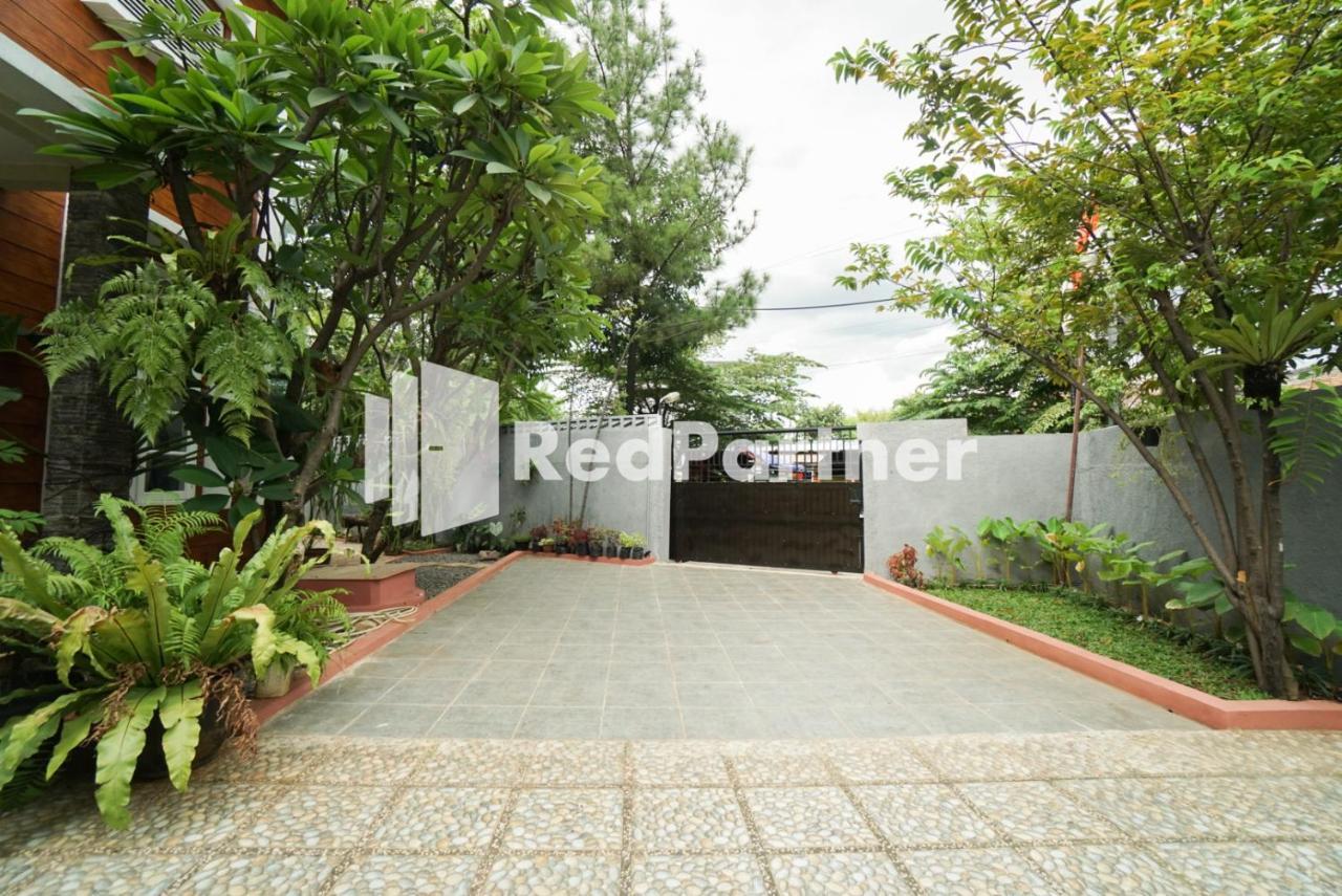 Fazza Syariah Mitra Reddoorz Hotel จาการ์ตา ภายนอก รูปภาพ