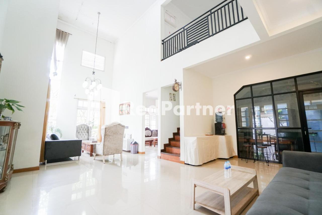 Fazza Syariah Mitra Reddoorz Hotel จาการ์ตา ภายนอก รูปภาพ