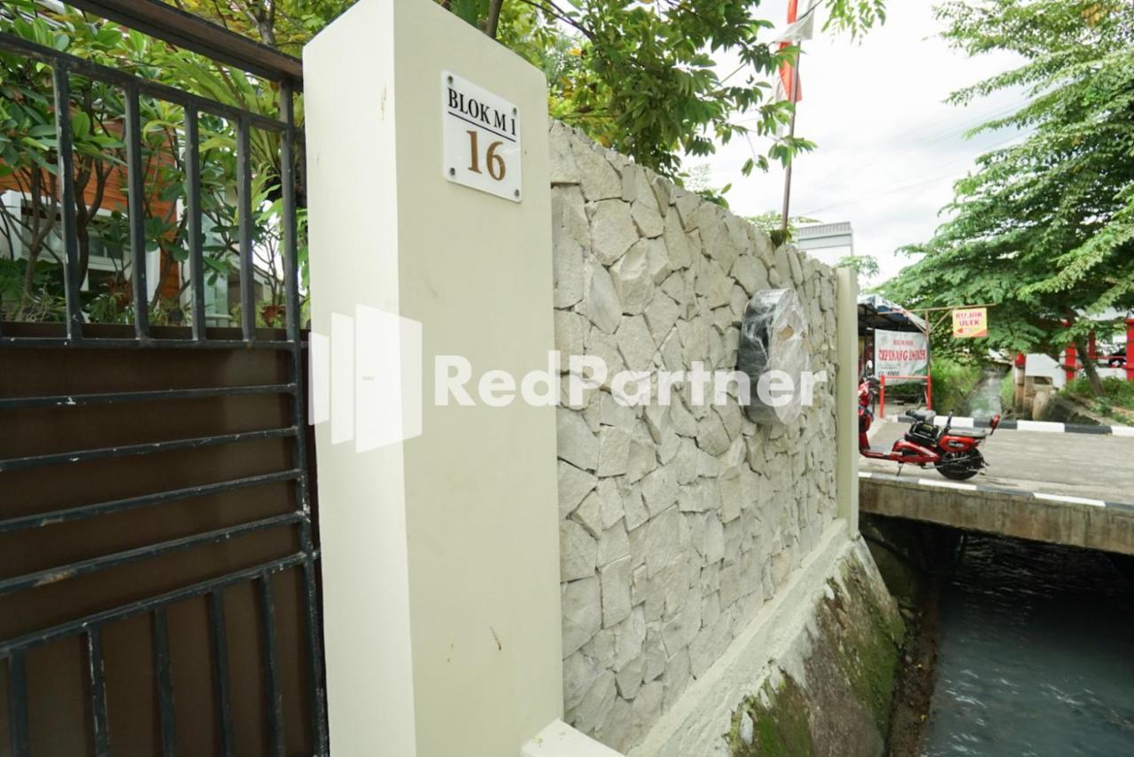 Fazza Syariah Mitra Reddoorz Hotel จาการ์ตา ภายนอก รูปภาพ