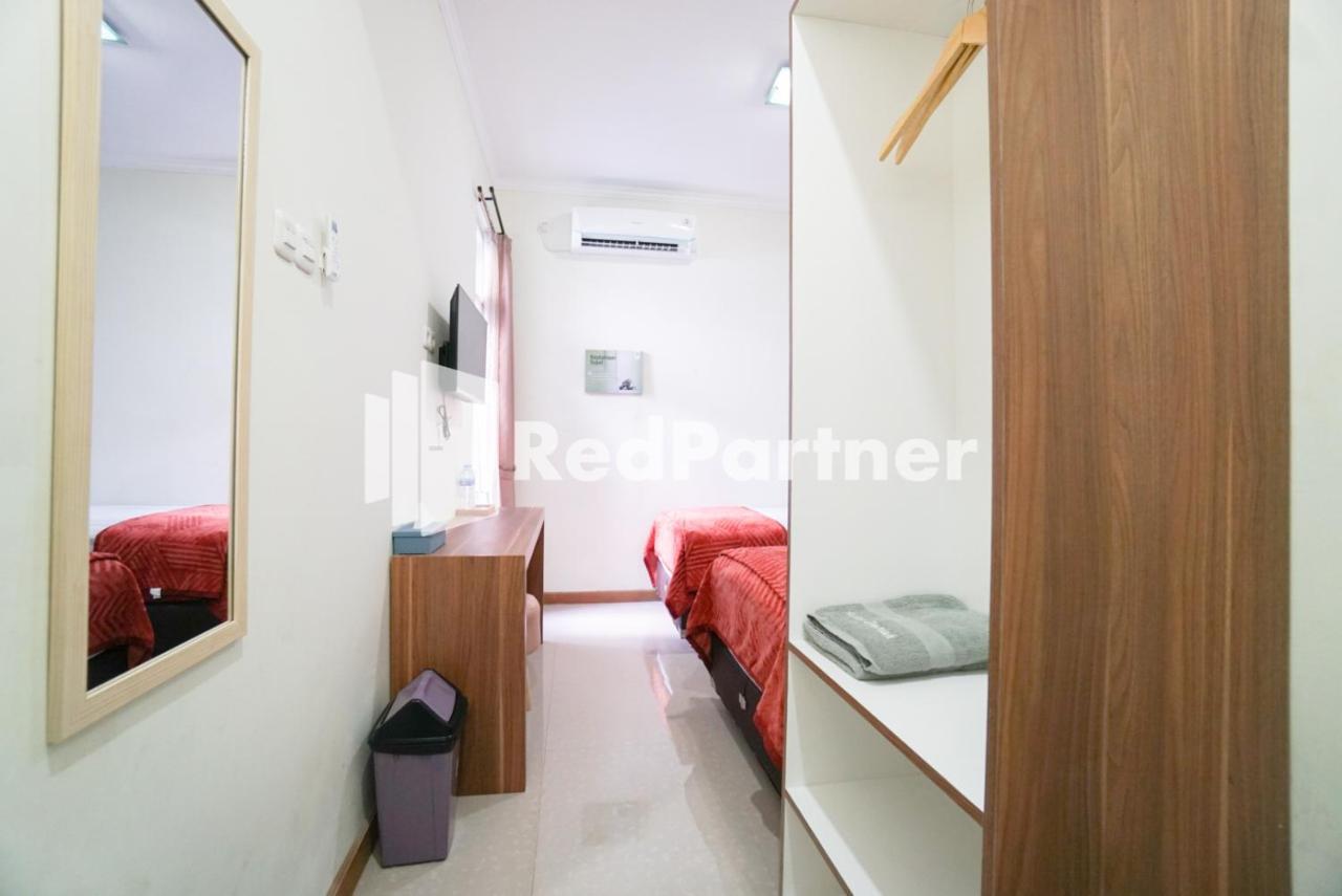 Fazza Syariah Mitra Reddoorz Hotel จาการ์ตา ภายนอก รูปภาพ