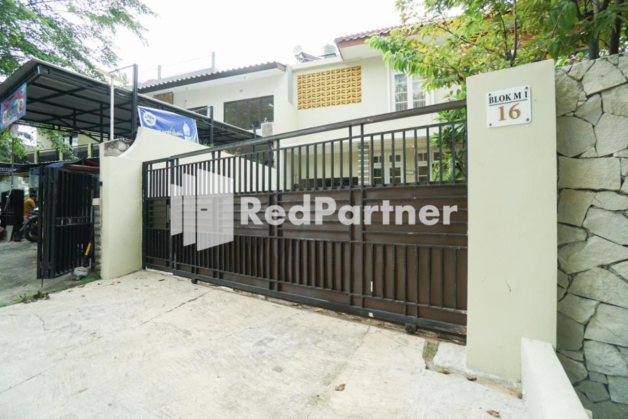 Fazza Syariah Mitra Reddoorz Hotel จาการ์ตา ภายนอก รูปภาพ