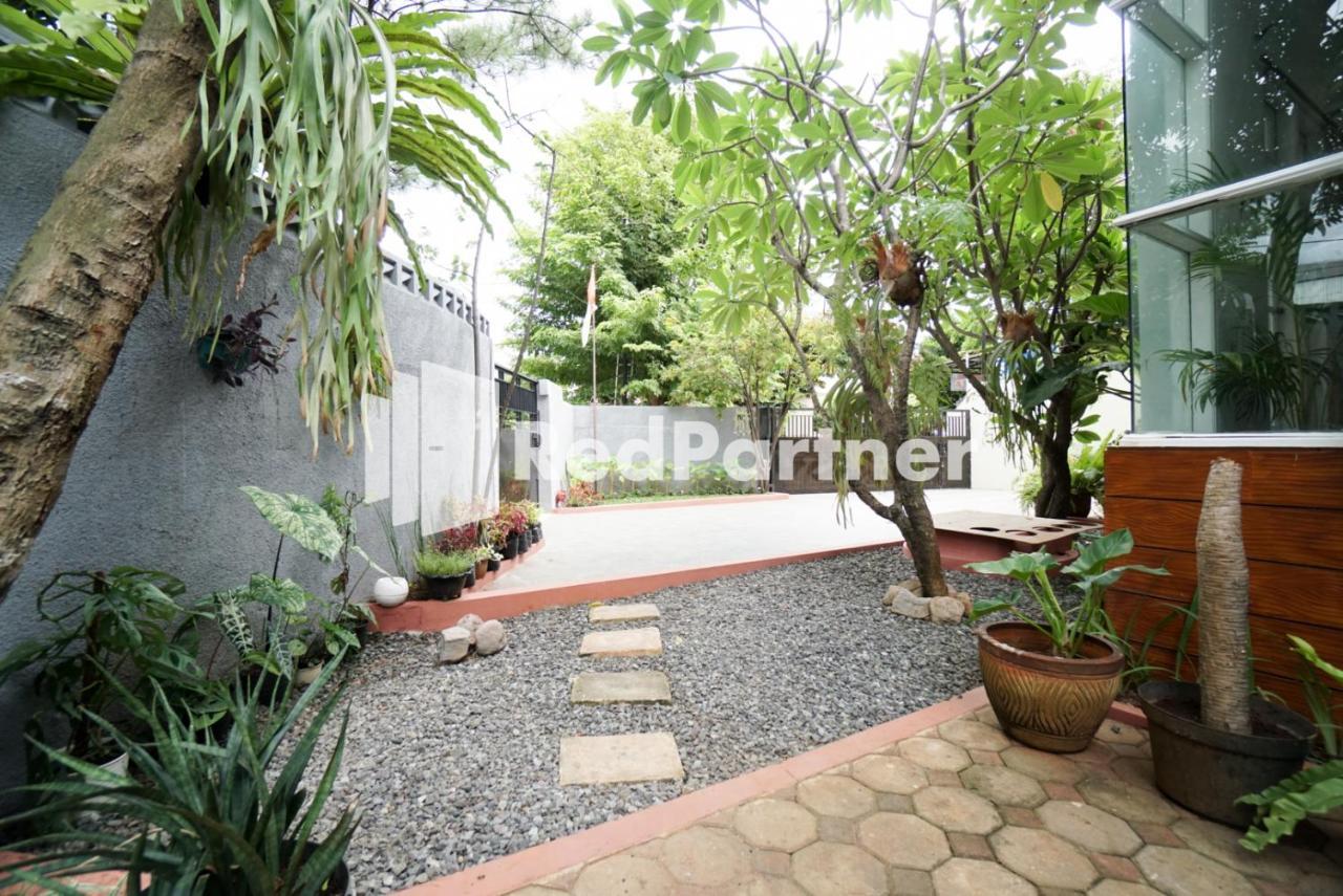 Fazza Syariah Mitra Reddoorz Hotel จาการ์ตา ภายนอก รูปภาพ