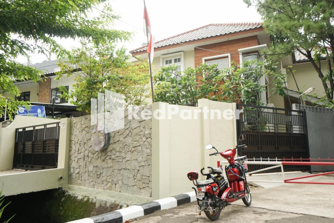 Fazza Syariah Mitra Reddoorz Hotel จาการ์ตา ภายนอก รูปภาพ
