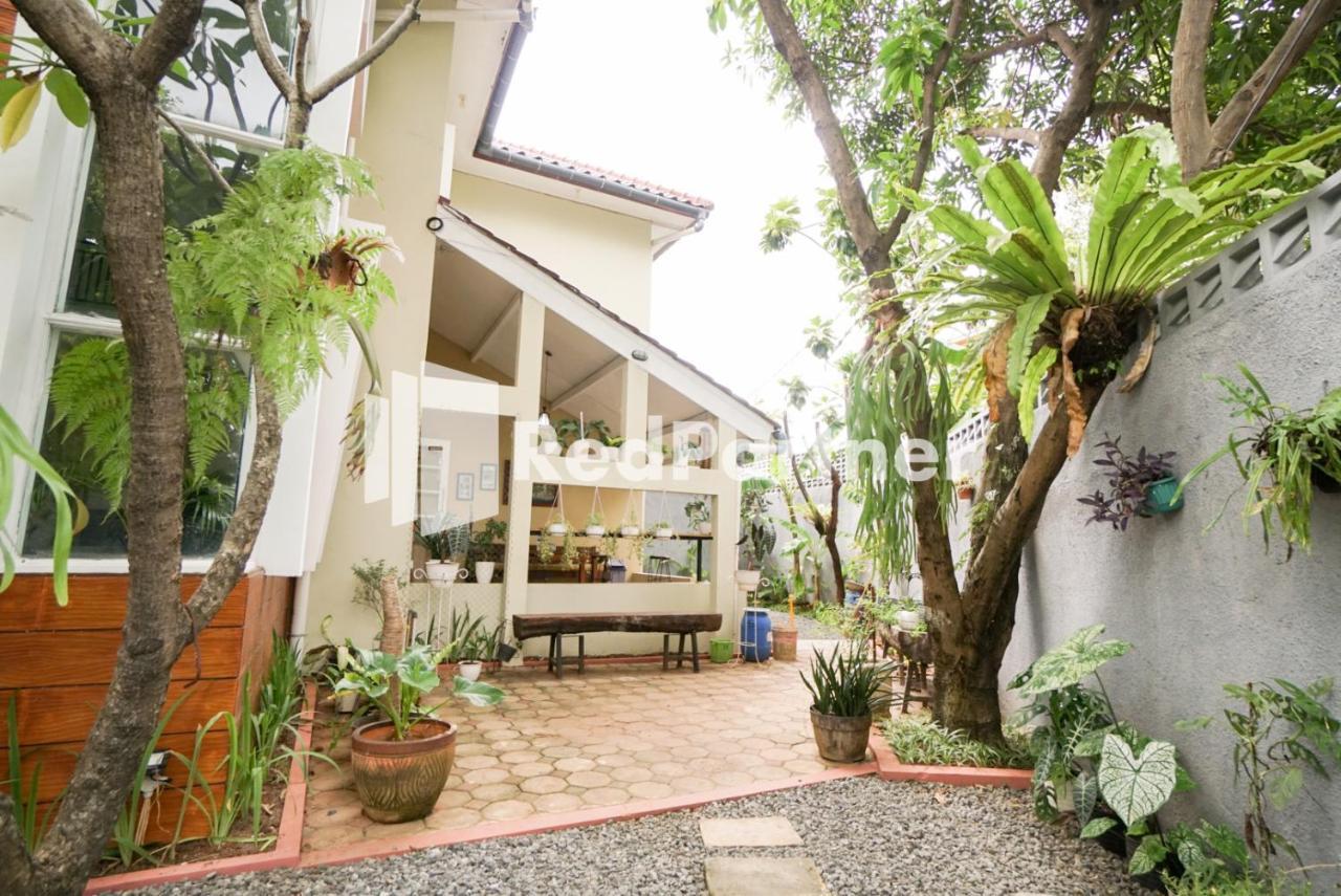 Fazza Syariah Mitra Reddoorz Hotel จาการ์ตา ภายนอก รูปภาพ