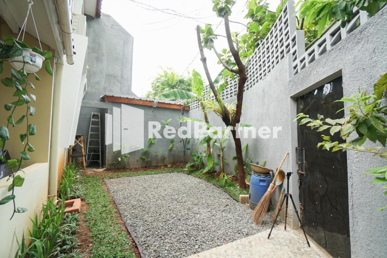 Fazza Syariah Mitra Reddoorz Hotel จาการ์ตา ภายนอก รูปภาพ